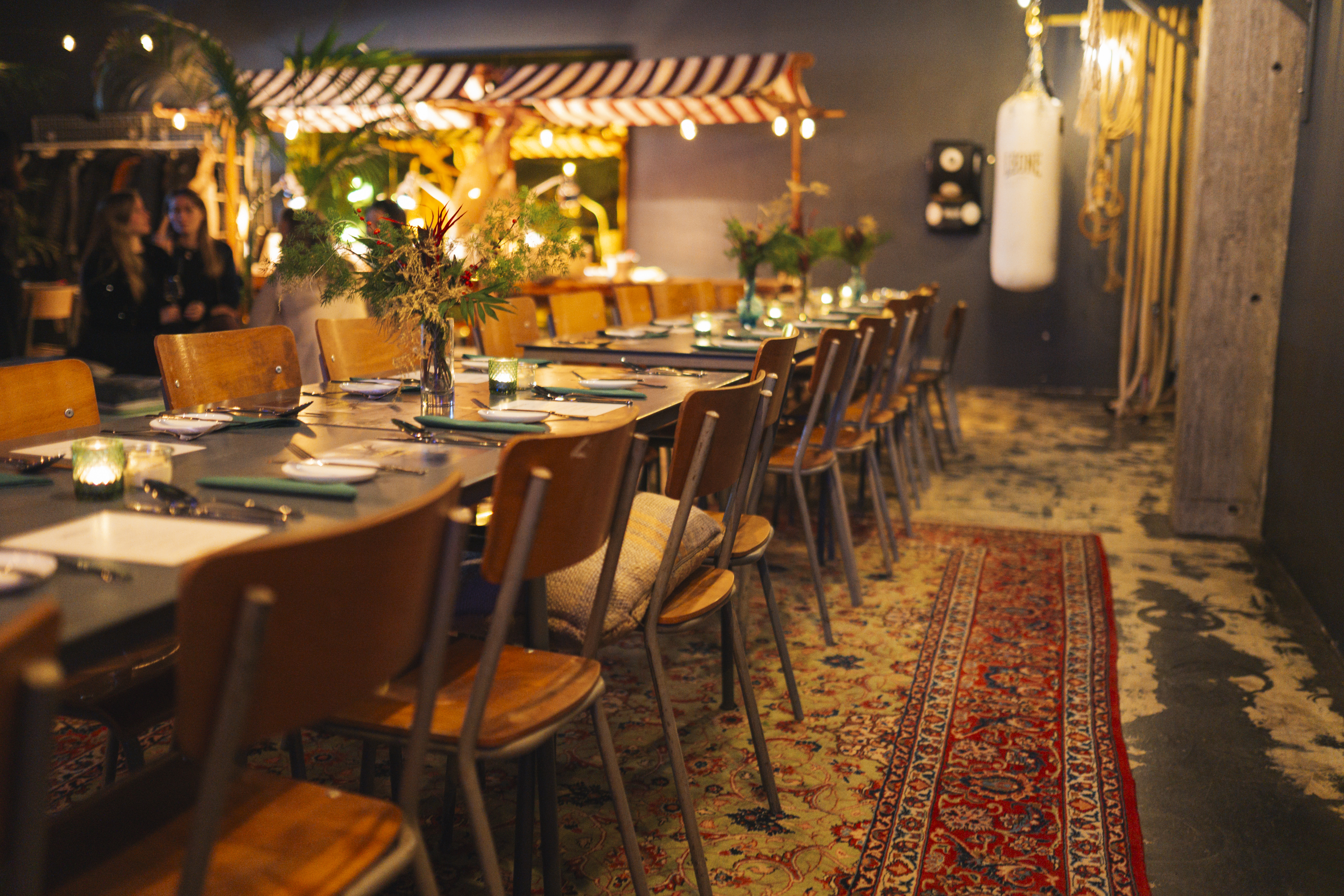 Rede während eines Events im Fontana Klub